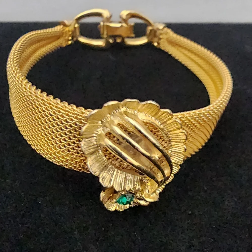 SE32 Elegant Vintage Gold Mesh Bracelet with Shell Design & Green Rhinestone